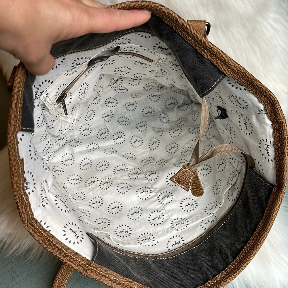 Myra Bag Shoulder Bag